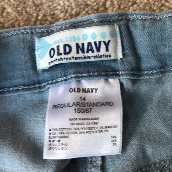 blue denim flower patterned knee length shorts - Picture 3 of 5